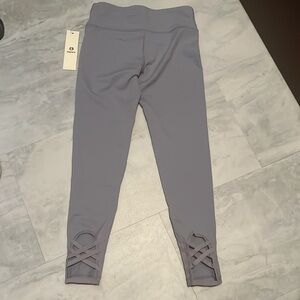 Mono B    NWT  Grayish lavender   Athletic Leggings    cut out bottoms    Size S